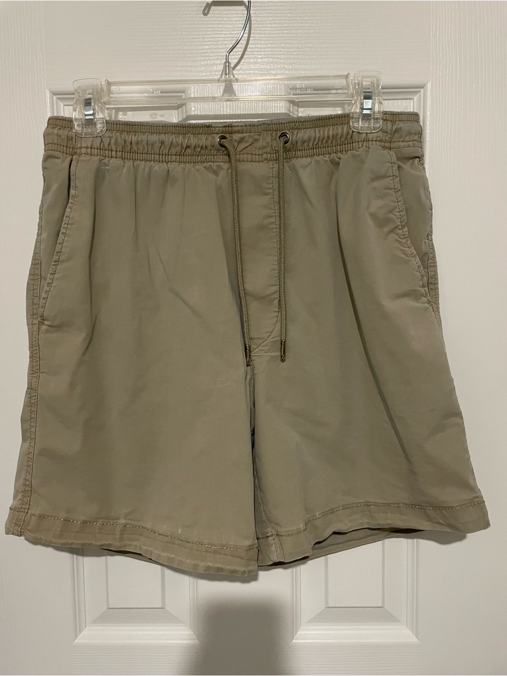 American Eagle Outfitters Men's Cargo Shorts - Tan